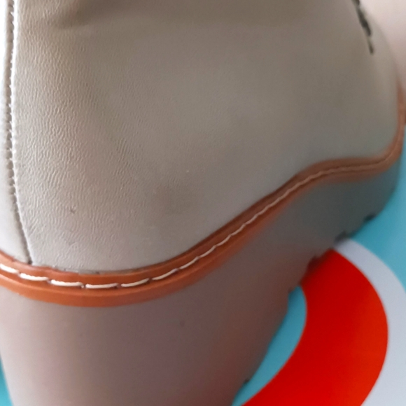 Bare Traps Nasha Wedge Heel Hiker Boots 9.5M Taupe EUC Like new! - Picture 7 of 16